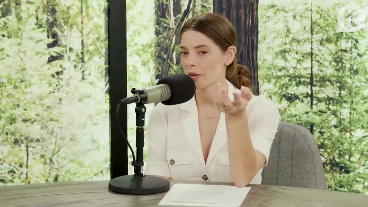 Ashley-Greene-dot-nl_TheTwilightEffect-Aflevering7NewMoonRewatchPart1of3-0078.jpg