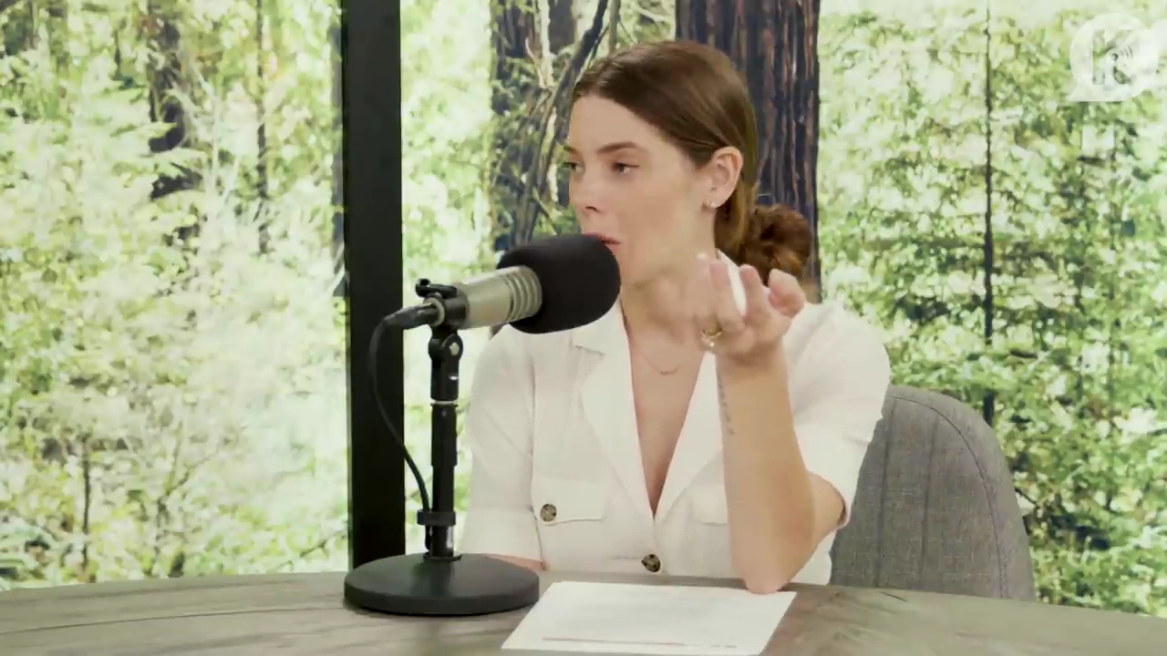 Ashley-Greene-dot-nl_TheTwilightEffect-Aflevering7NewMoonRewatchPart1of3-0079.jpg