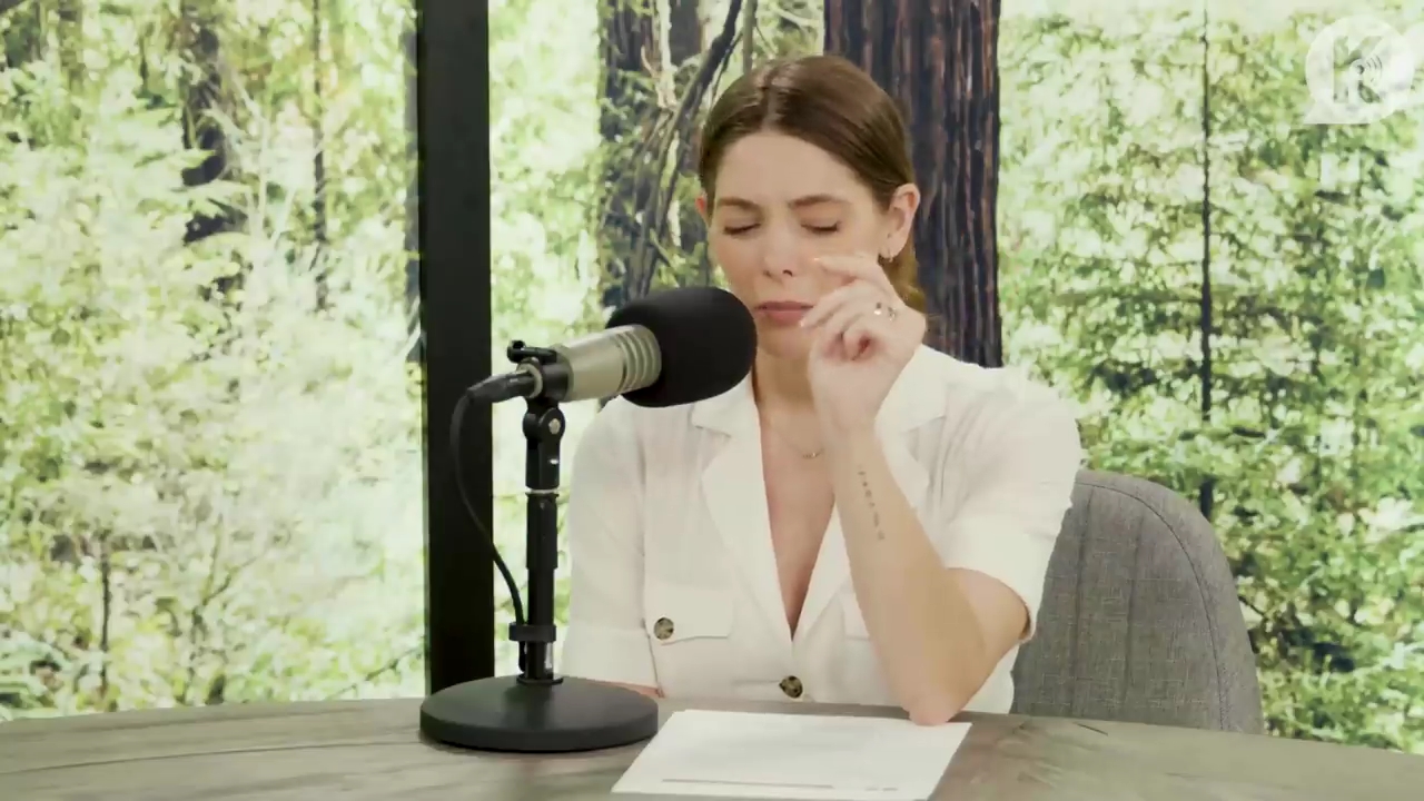 Ashley-Greene-dot-nl_TheTwilightEffect-Aflevering7NewMoonRewatchPart1of3-0081.jpg