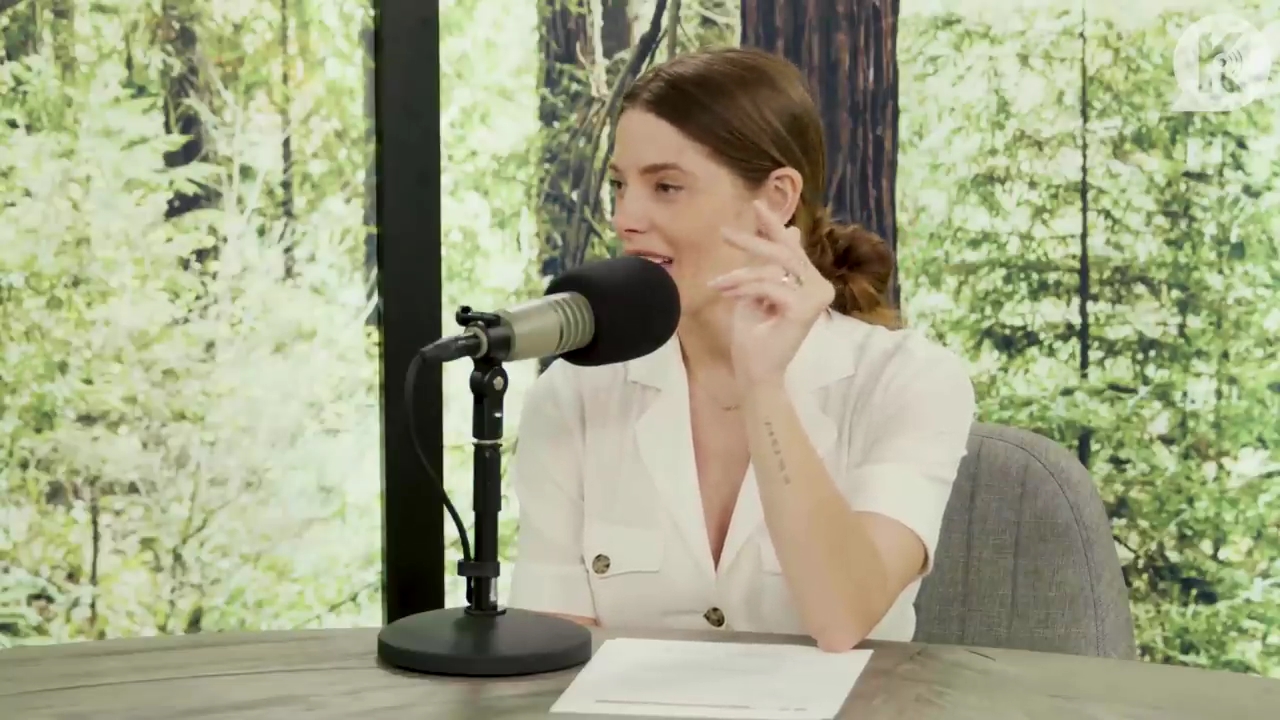Ashley-Greene-dot-nl_TheTwilightEffect-Aflevering7NewMoonRewatchPart1of3-0083.jpg