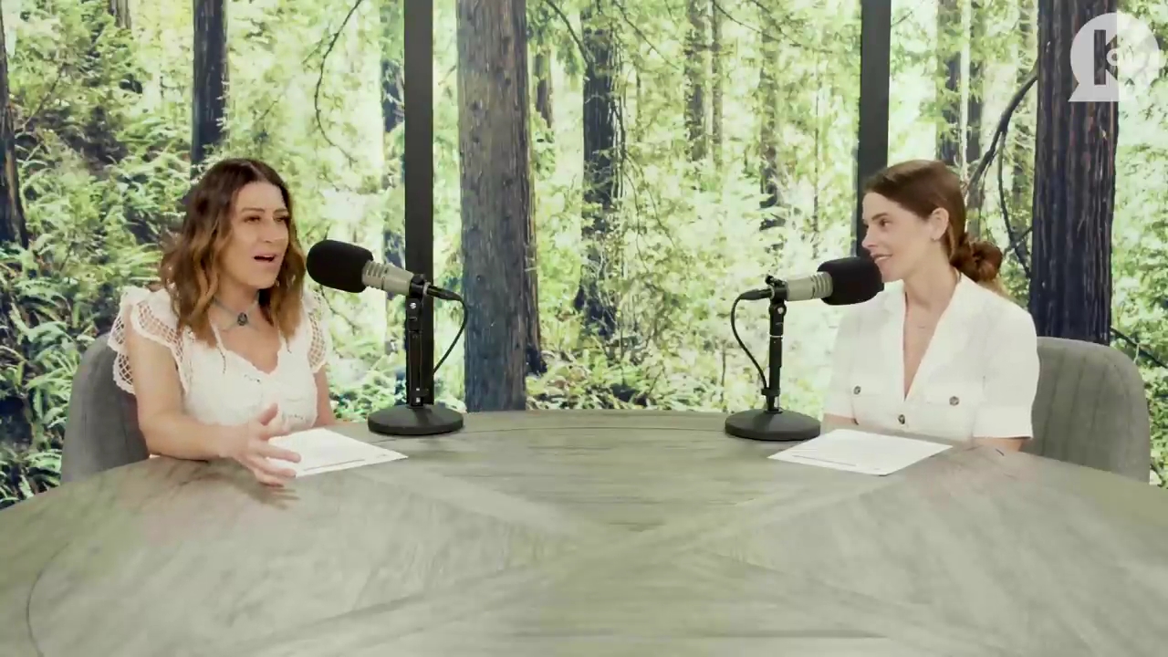 Ashley-Greene-dot-nl_TheTwilightEffect-Aflevering7NewMoonRewatchPart1of3-0105.jpg