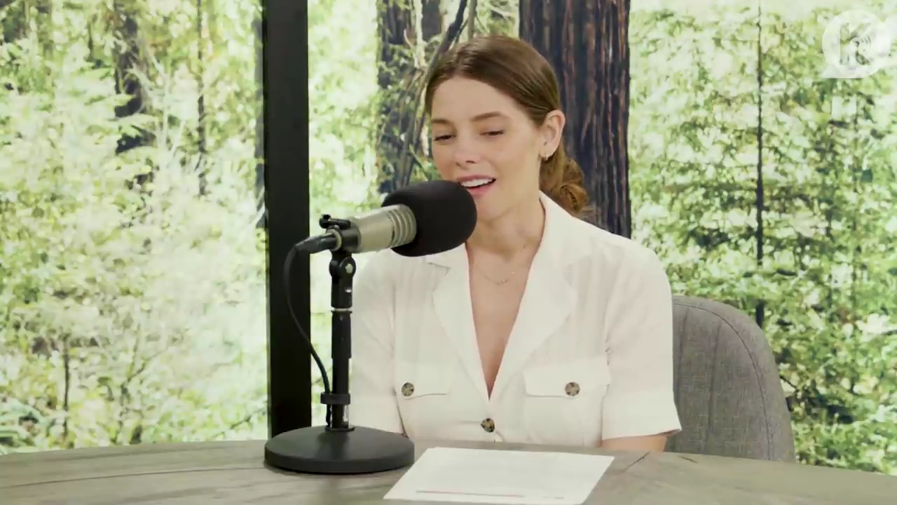 Ashley-Greene-dot-nl_TheTwilightEffect-Aflevering7NewMoonRewatchPart1of3-0114.jpg