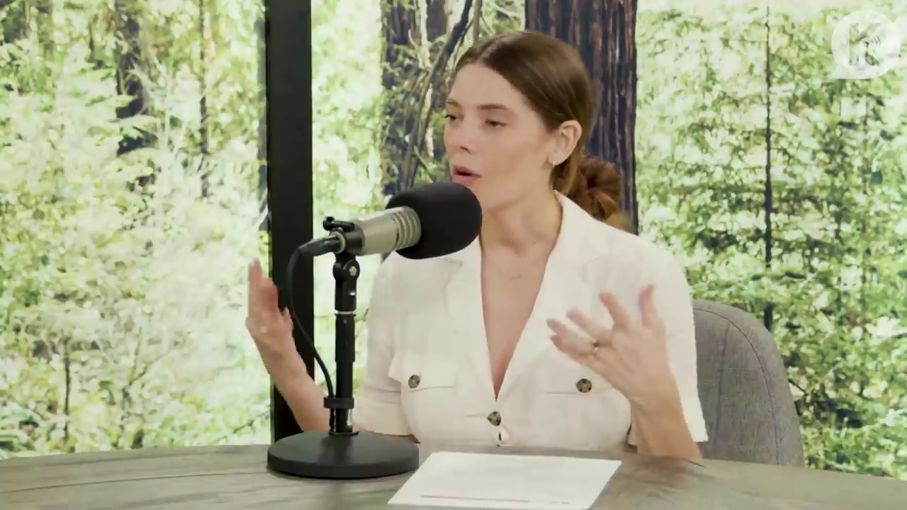 Ashley-Greene-dot-nl_TheTwilightEffect-Aflevering7NewMoonRewatchPart1of3-0117.jpg