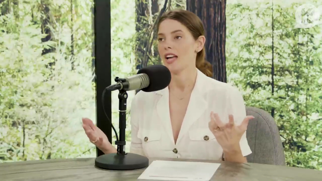 Ashley-Greene-dot-nl_TheTwilightEffect-Aflevering7NewMoonRewatchPart1of3-0120.jpg