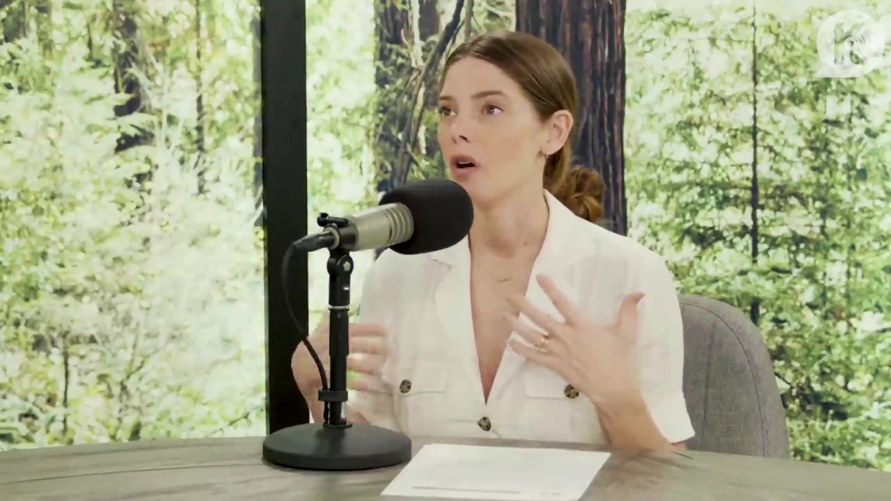 Ashley-Greene-dot-nl_TheTwilightEffect-Aflevering7NewMoonRewatchPart1of3-0121.jpg