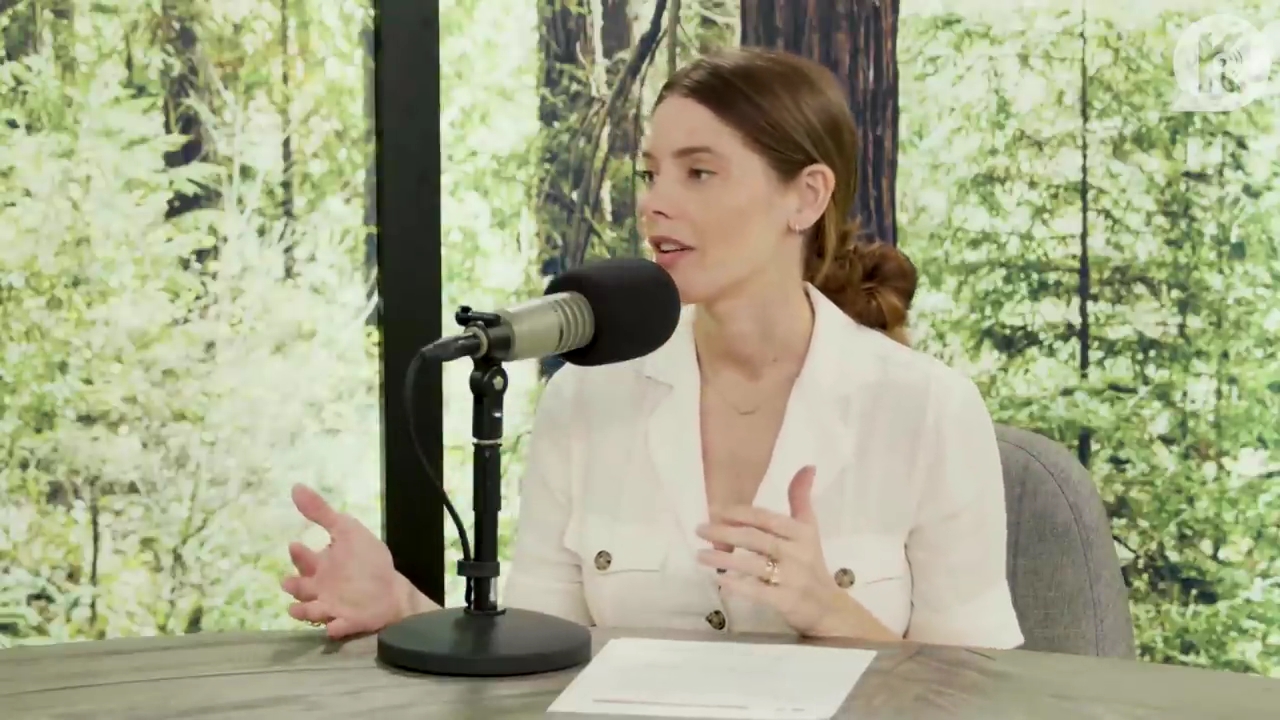 Ashley-Greene-dot-nl_TheTwilightEffect-Aflevering7NewMoonRewatchPart1of3-0122.jpg