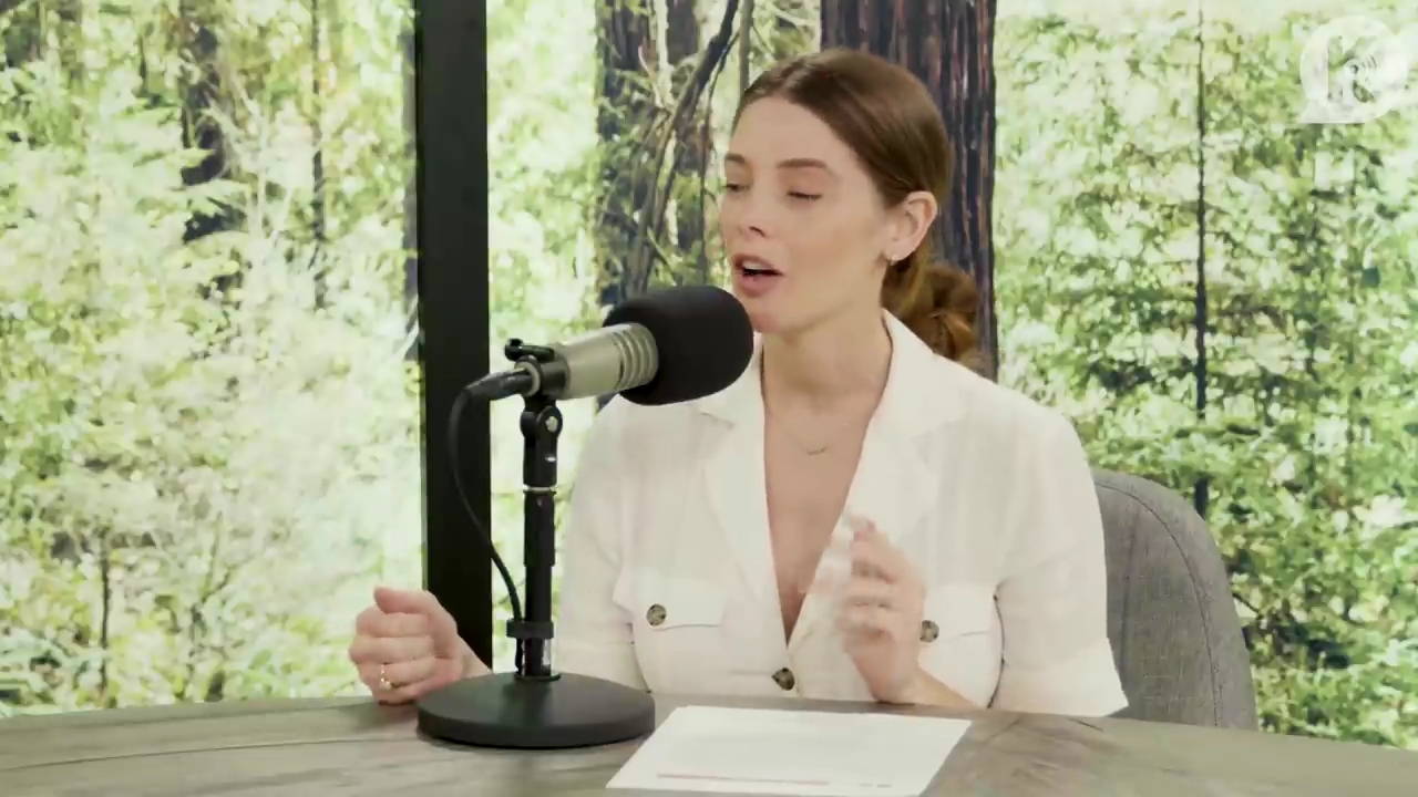 Ashley-Greene-dot-nl_TheTwilightEffect-Aflevering7NewMoonRewatchPart1of3-0124.jpg