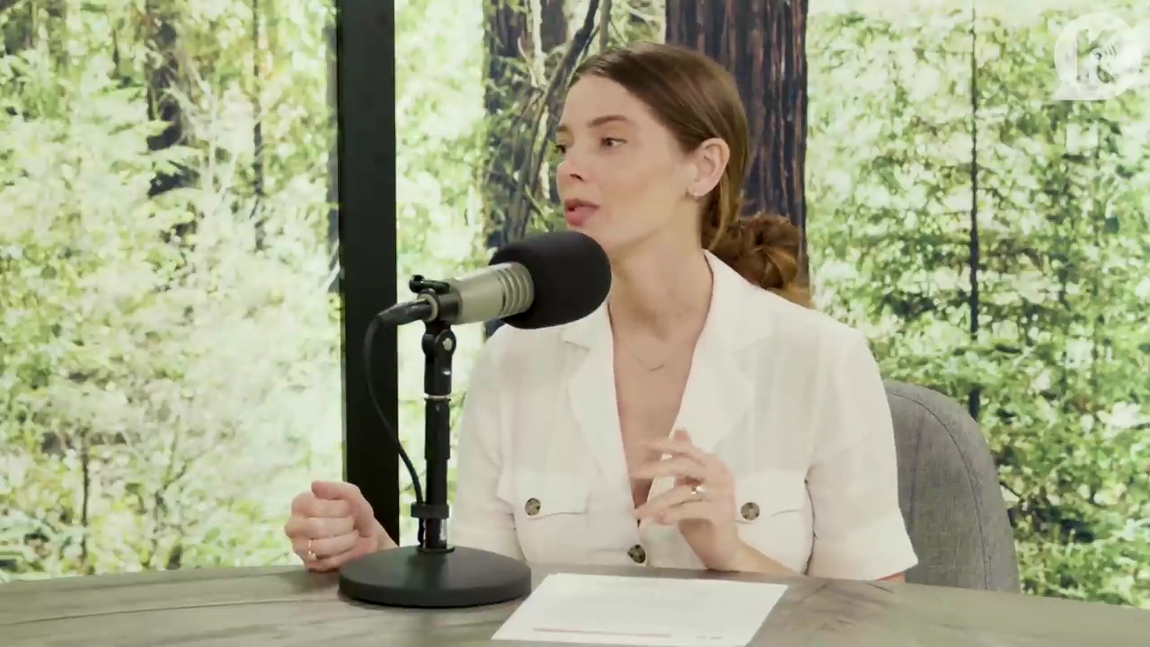 Ashley-Greene-dot-nl_TheTwilightEffect-Aflevering7NewMoonRewatchPart1of3-0125.jpg