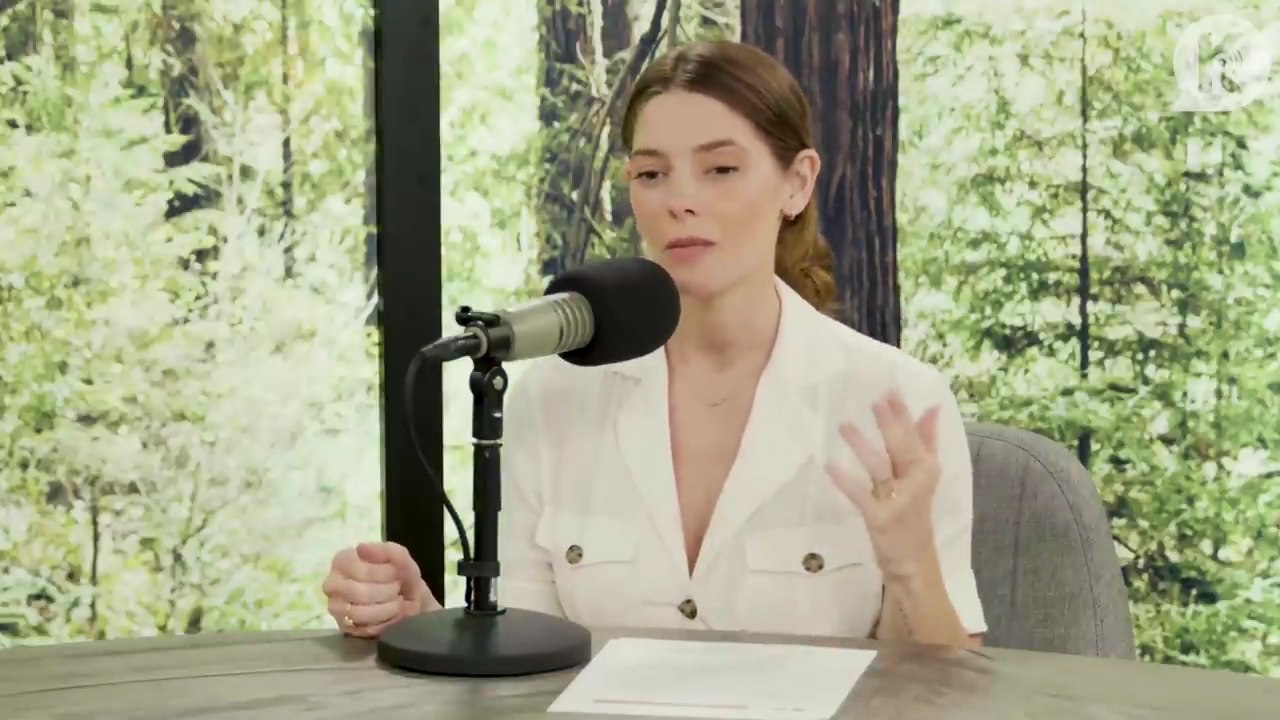 Ashley-Greene-dot-nl_TheTwilightEffect-Aflevering7NewMoonRewatchPart1of3-0126.jpg