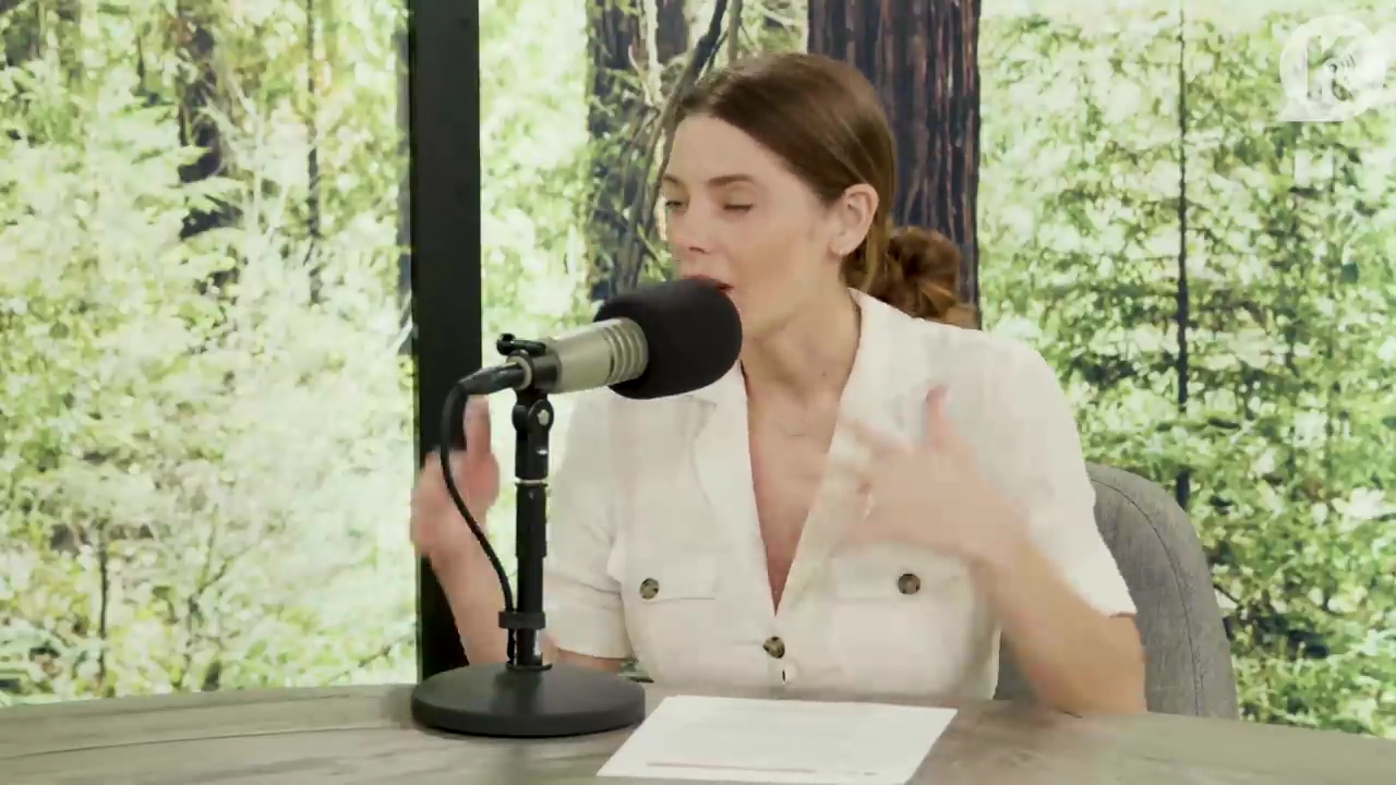 Ashley-Greene-dot-nl_TheTwilightEffect-Aflevering7NewMoonRewatchPart1of3-0128.jpg
