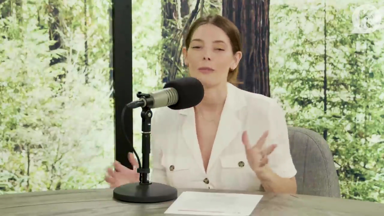 Ashley-Greene-dot-nl_TheTwilightEffect-Aflevering7NewMoonRewatchPart1of3-0129.jpg