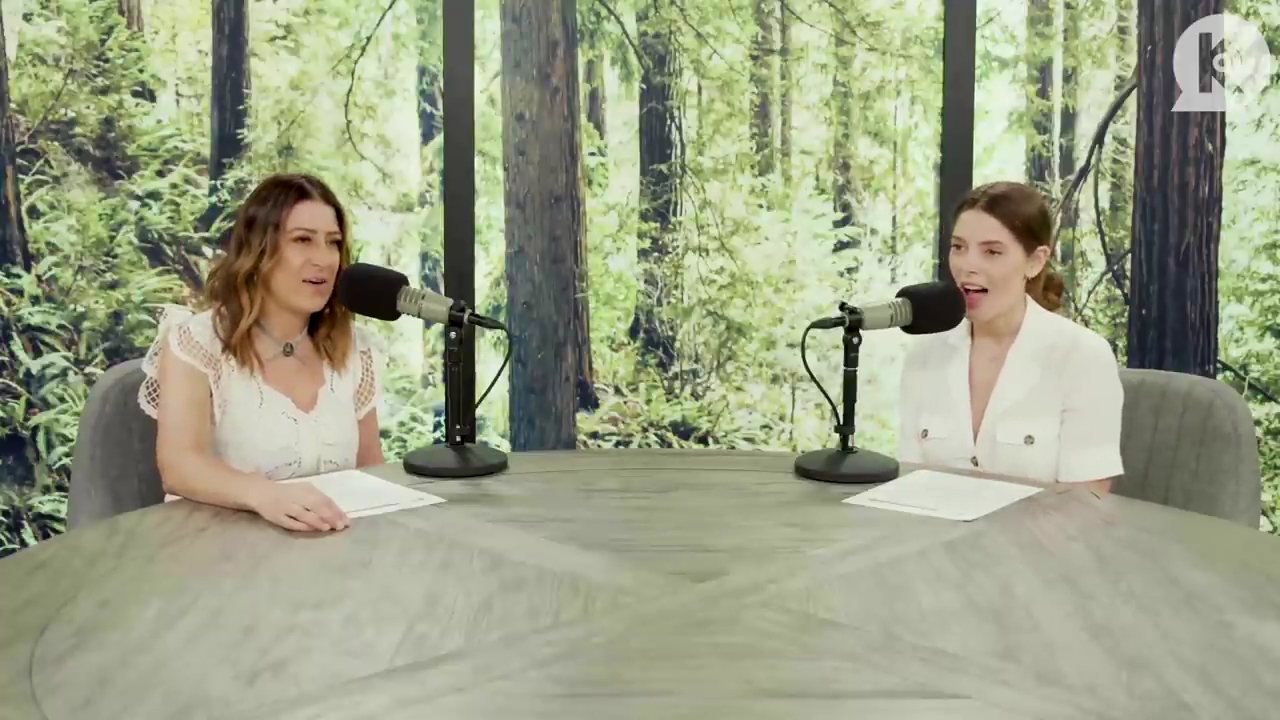 Ashley-Greene-dot-nl_TheTwilightEffect-Aflevering7NewMoonRewatchPart1of3-0132.jpg