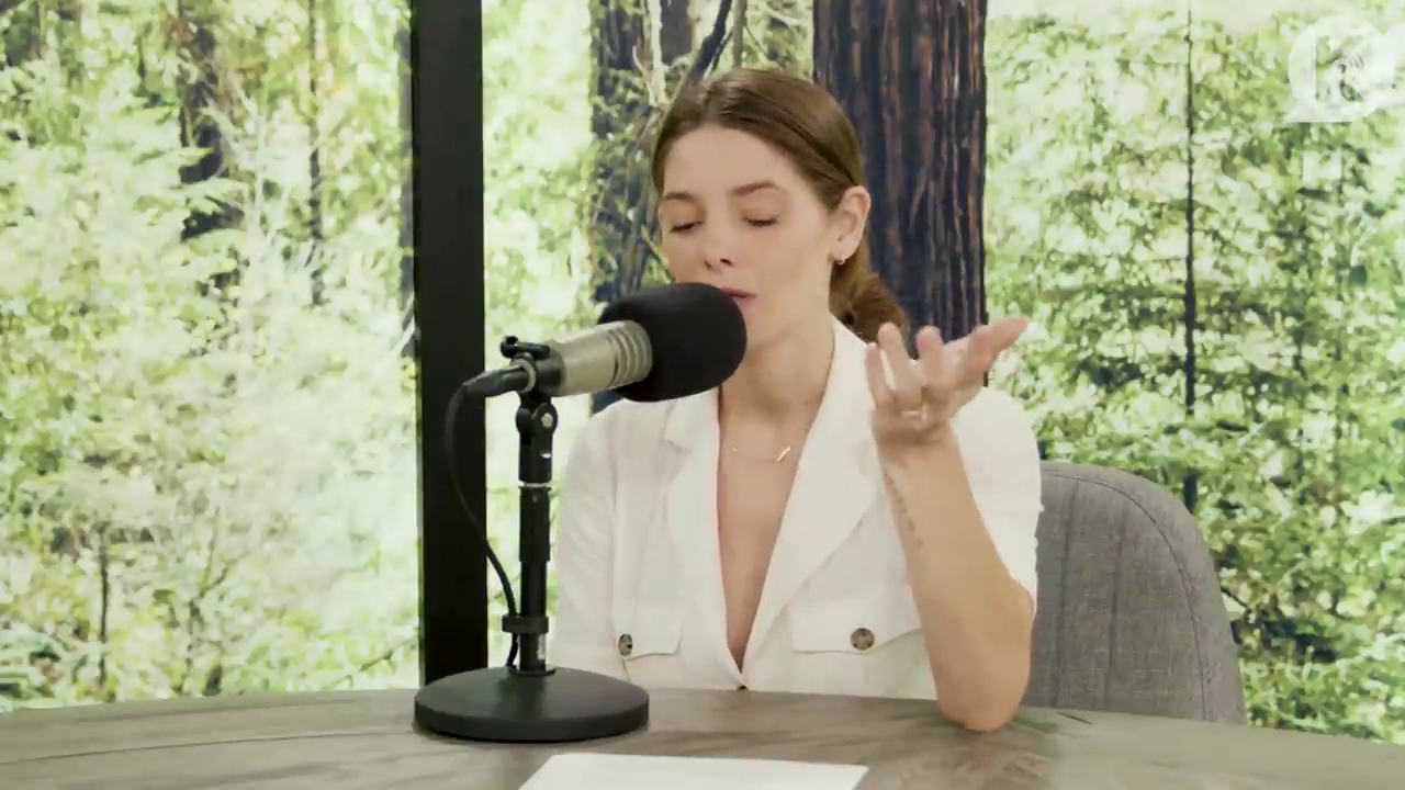 Ashley-Greene-dot-nl_TheTwilightEffect-Aflevering7NewMoonRewatchPart1of3-0196.jpg