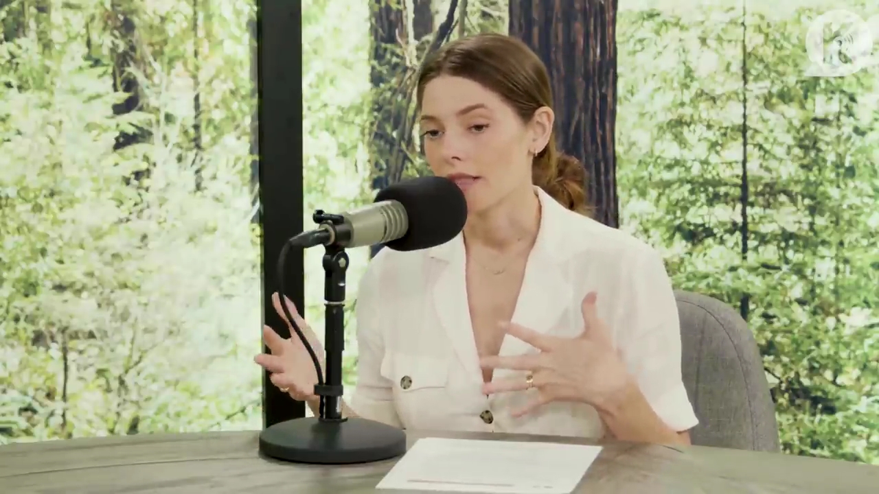 Ashley-Greene-dot-nl_TheTwilightEffect-Aflevering7NewMoonRewatchPart1of3-0260.jpg