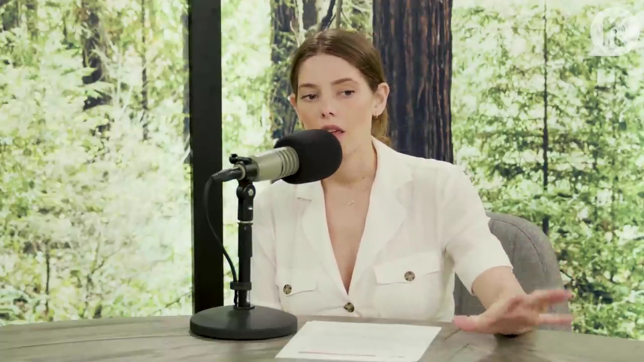 Ashley-Greene-dot-nl_TheTwilightEffect-Aflevering7NewMoonRewatchPart1of3-0286.jpg