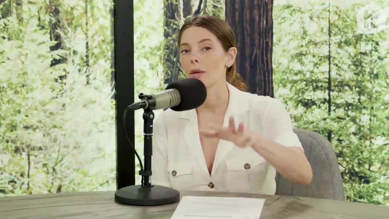 Ashley-Greene-dot-nl_TheTwilightEffect-Aflevering7NewMoonRewatchPart1of3-0294.jpg