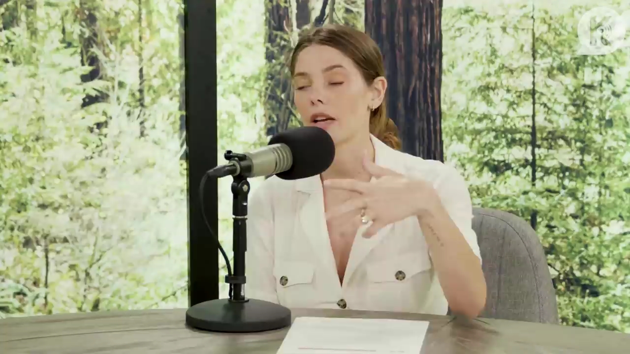Ashley-Greene-dot-nl_TheTwilightEffect-Aflevering7NewMoonRewatchPart1of3-0297.jpg