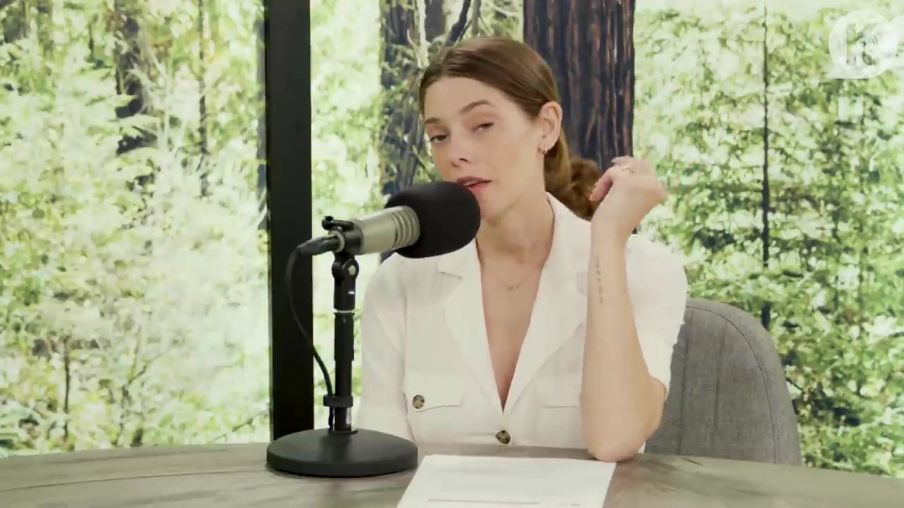 Ashley-Greene-dot-nl_TheTwilightEffect-Aflevering7NewMoonRewatchPart1of3-0327.jpg