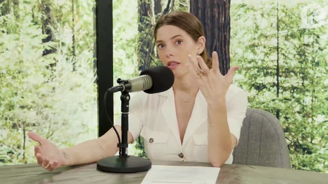 Ashley-Greene-dot-nl_TheTwilightEffect-Aflevering7NewMoonRewatchPart1of3-0488.jpg