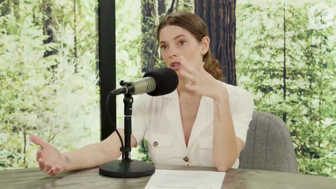 Ashley-Greene-dot-nl_TheTwilightEffect-Aflevering7NewMoonRewatchPart1of3-0489.jpg