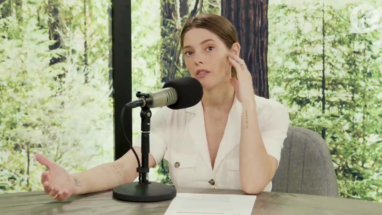 Ashley-Greene-dot-nl_TheTwilightEffect-Aflevering7NewMoonRewatchPart1of3-0490.jpg