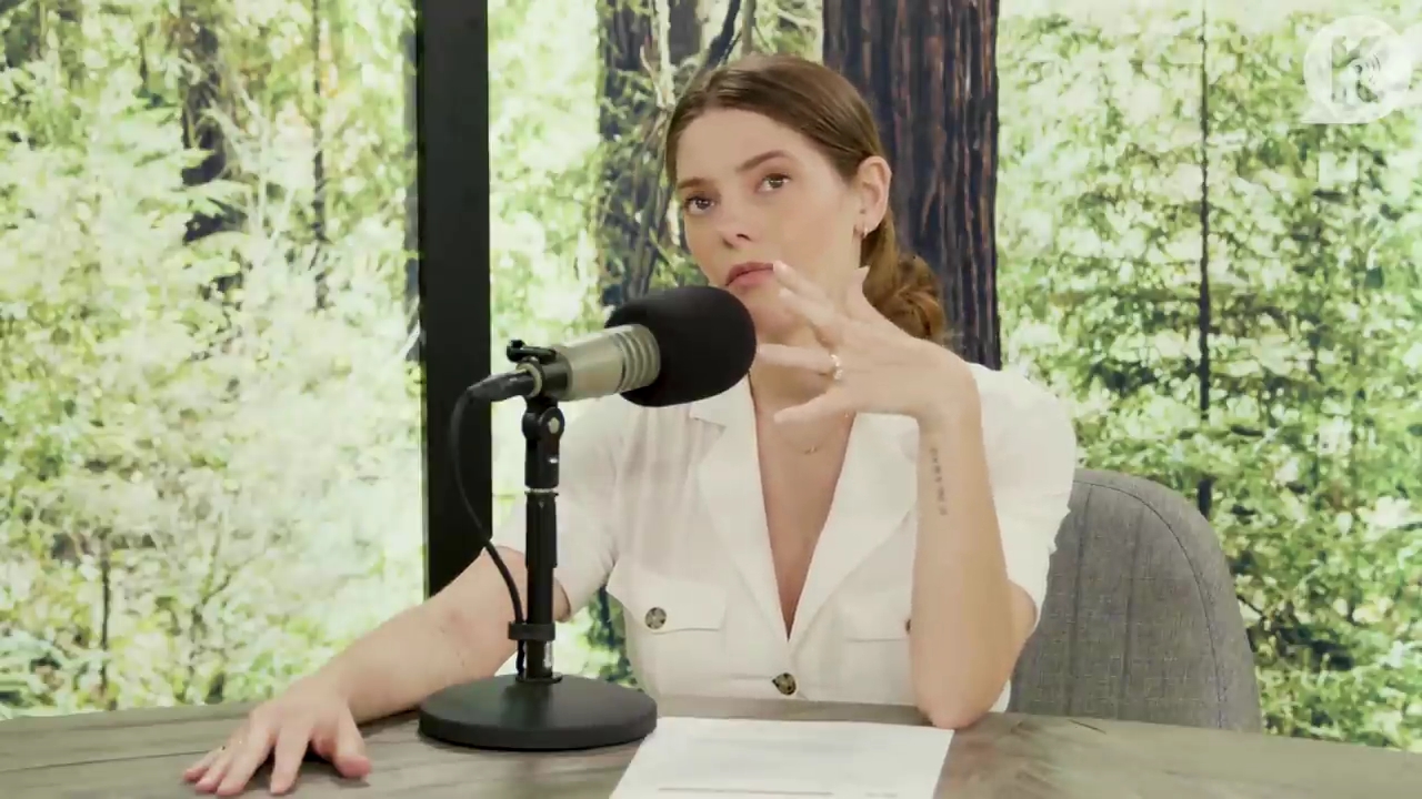 Ashley-Greene-dot-nl_TheTwilightEffect-Aflevering7NewMoonRewatchPart1of3-0504.jpg