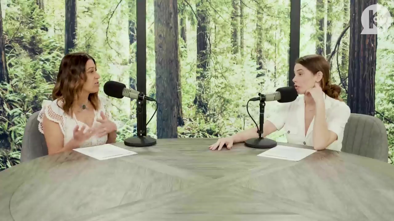 Ashley-Greene-dot-nl_TheTwilightEffect-Aflevering7NewMoonRewatchPart1of3-0529.jpg