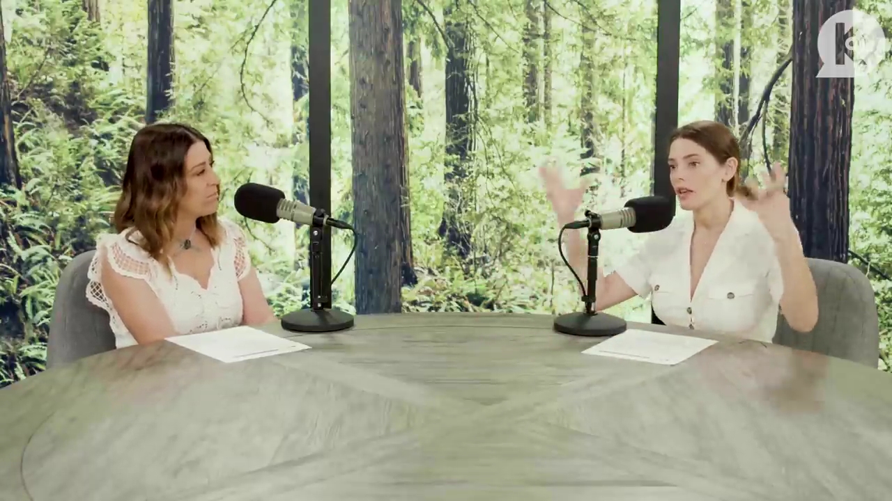 Ashley-Greene-dot-nl_TheTwilightEffect-Aflevering7NewMoonRewatchPart1of3-0539.jpg