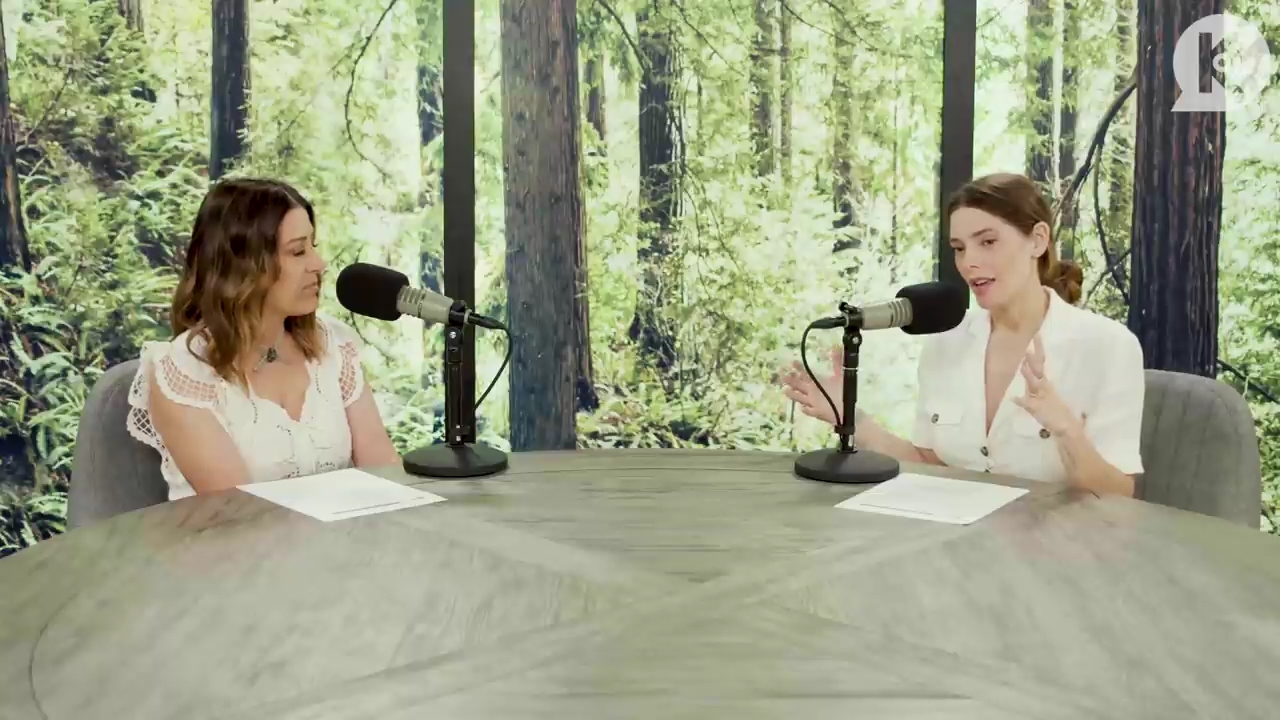 Ashley-Greene-dot-nl_TheTwilightEffect-Aflevering7NewMoonRewatchPart1of3-0542.jpg