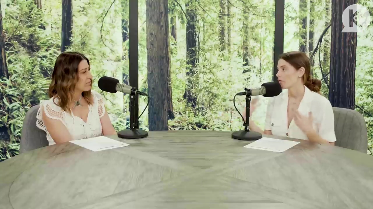 Ashley-Greene-dot-nl_TheTwilightEffect-Aflevering7NewMoonRewatchPart1of3-0549.jpg