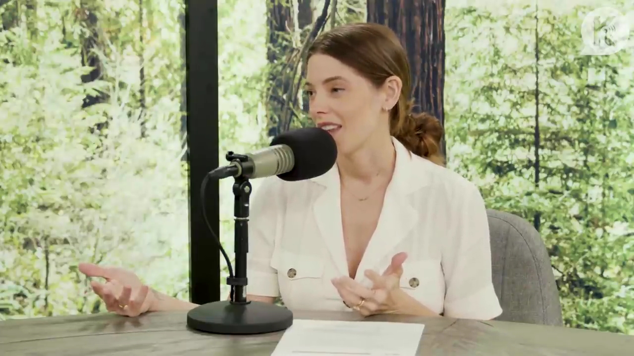 Ashley-Greene-dot-nl_TheTwilightEffect-Aflevering7NewMoonRewatchPart1of3-0561.jpg