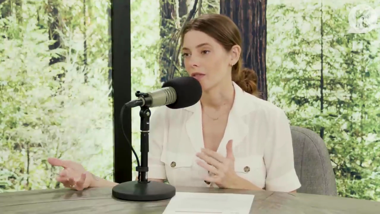 Ashley-Greene-dot-nl_TheTwilightEffect-Aflevering7NewMoonRewatchPart1of3-0565.jpg