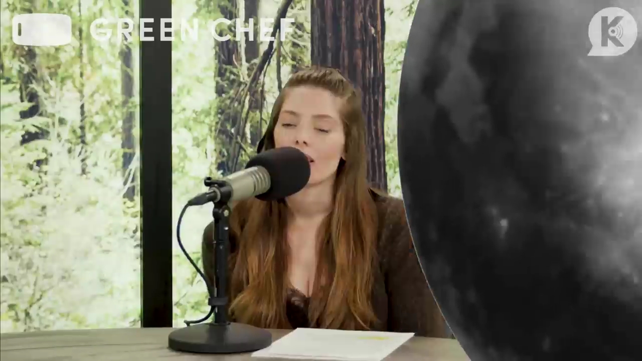 Ashley-Greene-dot-nl_TheTwilightEffect-Aflevering7NewMoonRewatchPart1of3-0570.jpg
