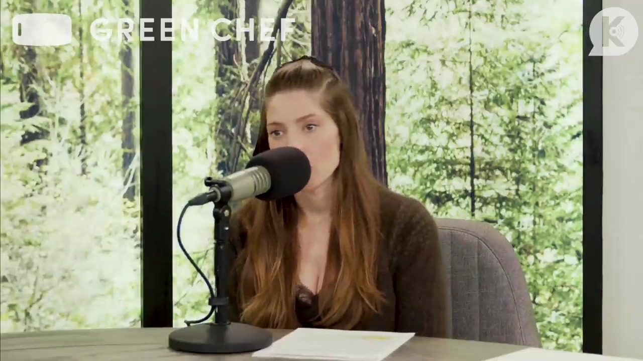 Ashley-Greene-dot-nl_TheTwilightEffect-Aflevering7NewMoonRewatchPart1of3-0572.jpg