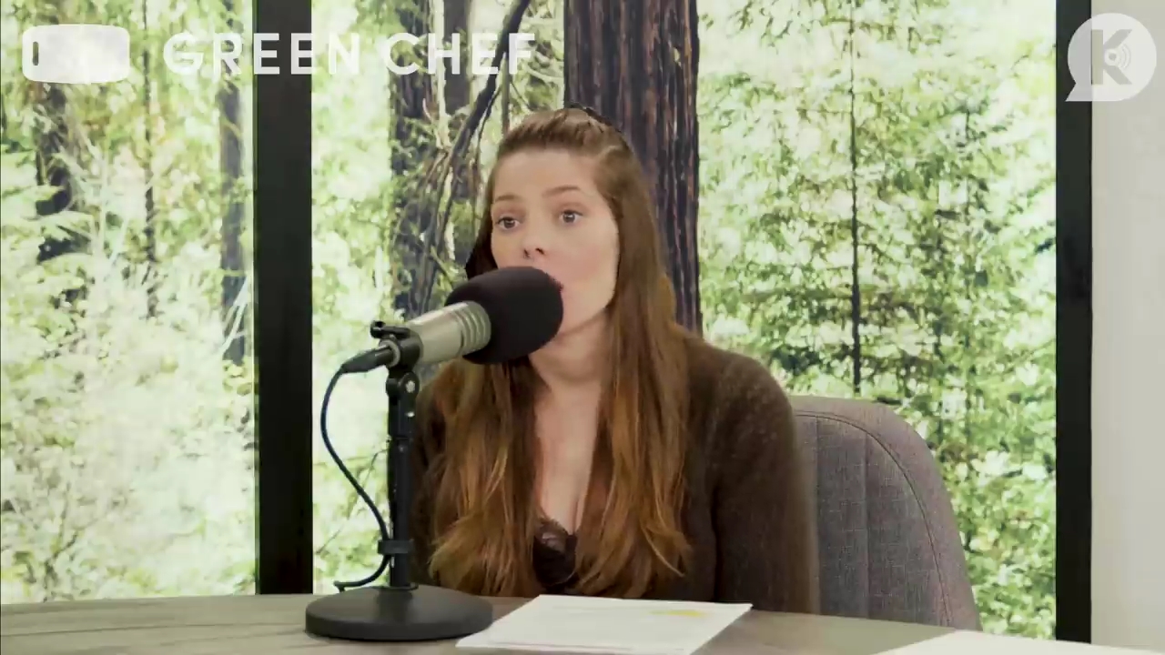 Ashley-Greene-dot-nl_TheTwilightEffect-Aflevering7NewMoonRewatchPart1of3-0574.jpg