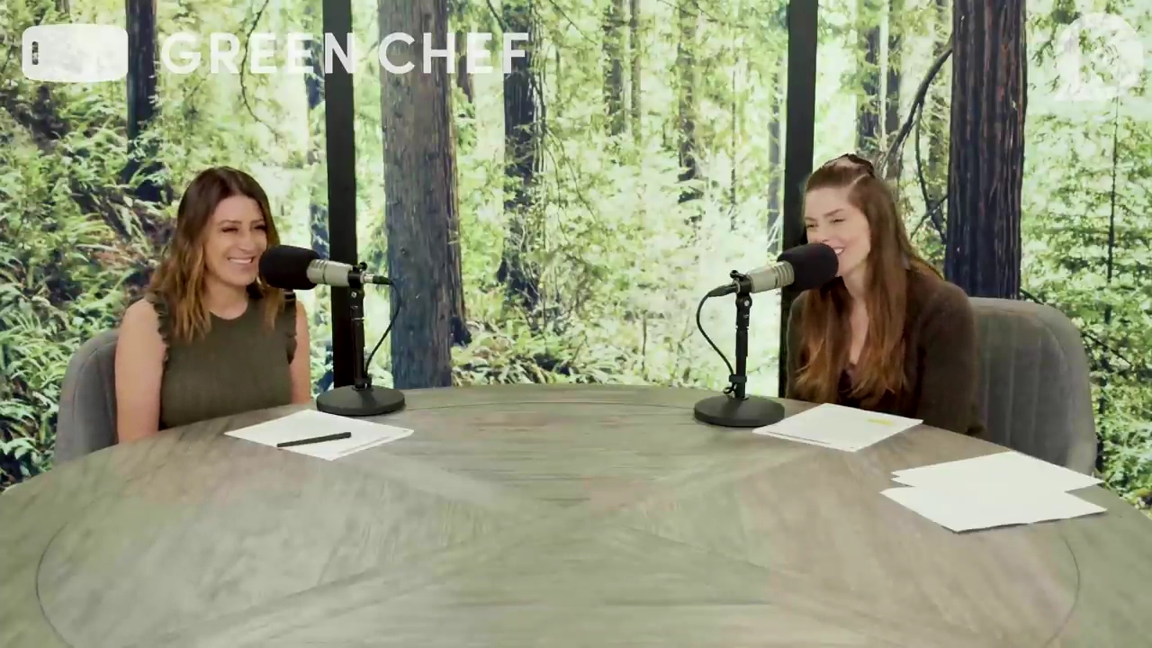 Ashley-Greene-dot-nl_TheTwilightEffect-Aflevering7NewMoonRewatchPart1of3-0630.jpg