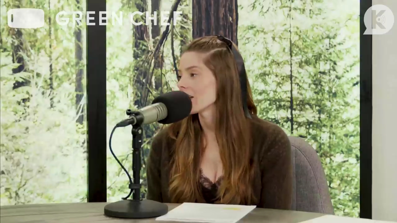 Ashley-Greene-dot-nl_TheTwilightEffect-Aflevering7NewMoonRewatchPart1of3-0695.jpg