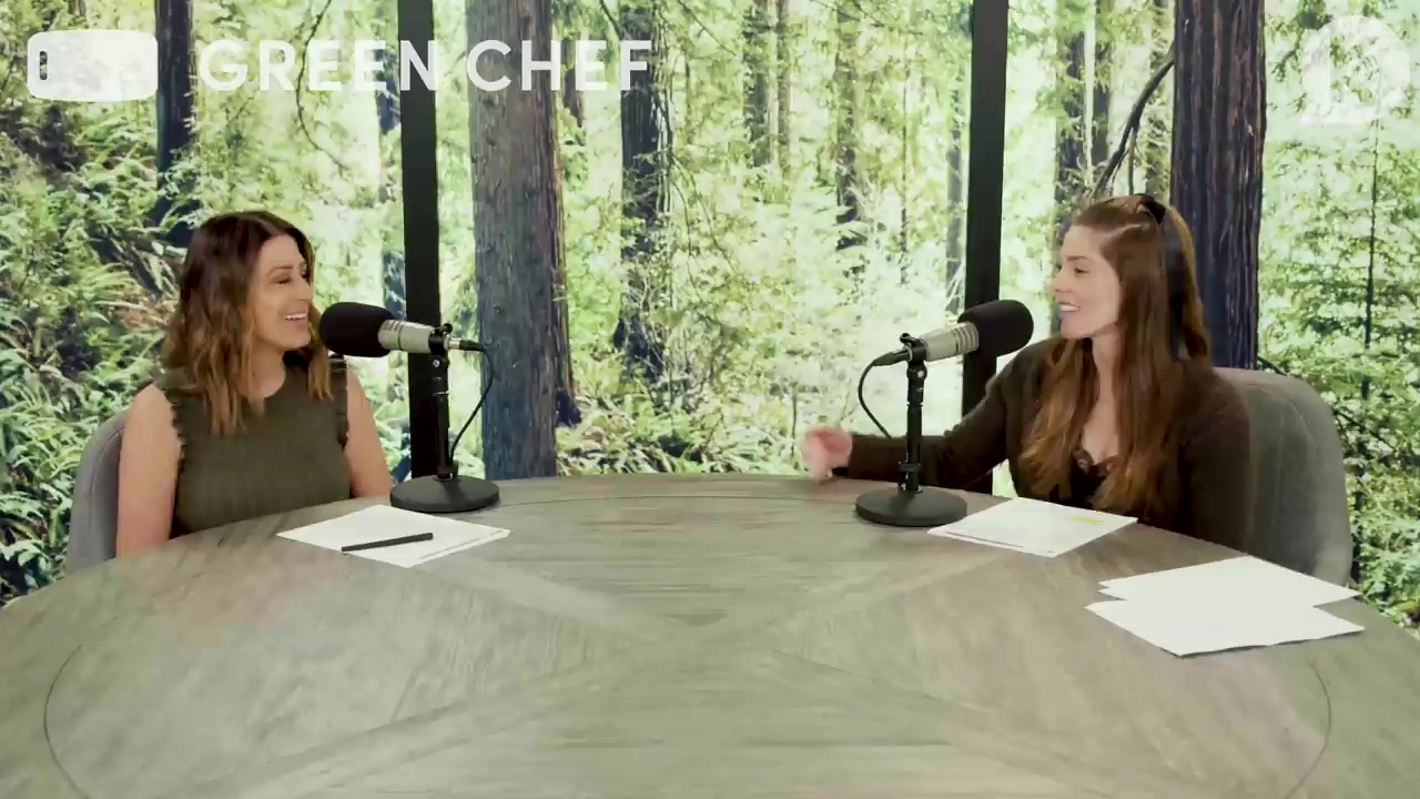 Ashley-Greene-dot-nl_TheTwilightEffect-Aflevering7NewMoonRewatchPart1of3-0706.jpg