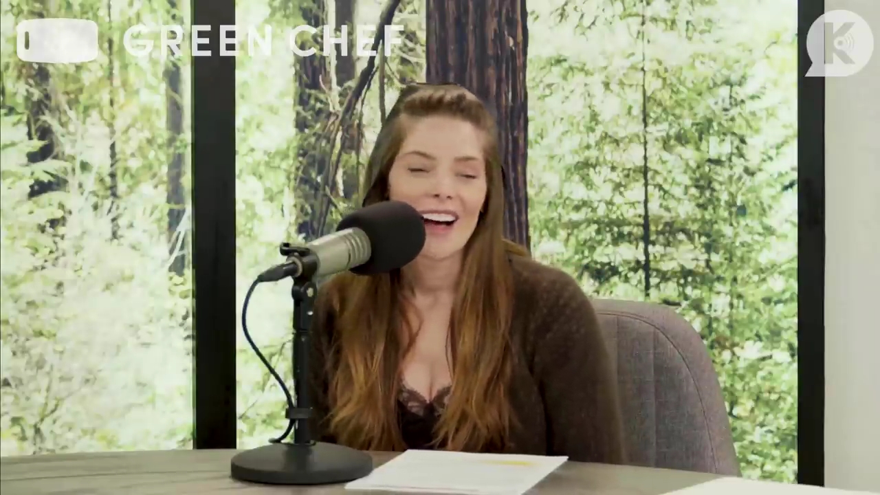 Ashley-Greene-dot-nl_TheTwilightEffect-Aflevering7NewMoonRewatchPart1of3-0721.jpg