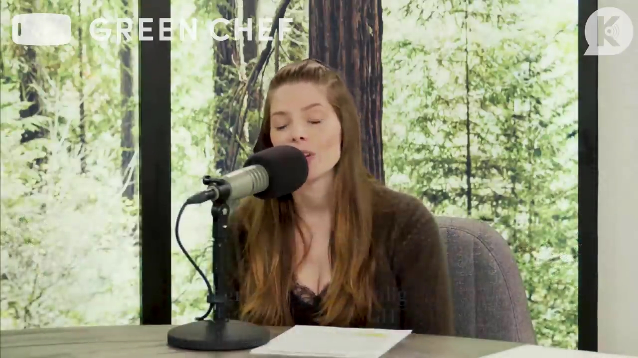 Ashley-Greene-dot-nl_TheTwilightEffect-Aflevering7NewMoonRewatchPart1of3-0734.jpg