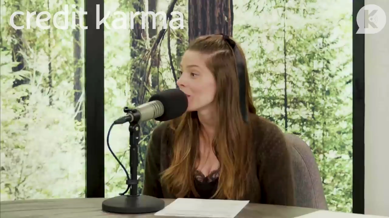 Ashley-Greene-dot-nl_TheTwilightEffect-Aflevering7NewMoonRewatchPart1of3-0800.jpg