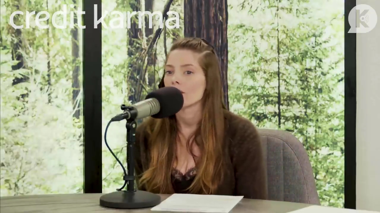 Ashley-Greene-dot-nl_TheTwilightEffect-Aflevering7NewMoonRewatchPart1of3-0811.jpg