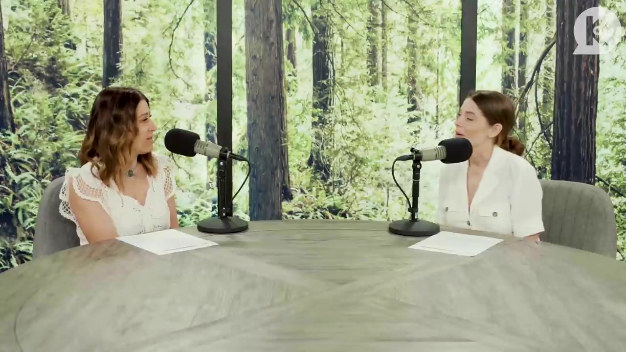 Ashley-Greene-dot-nl_TheTwilightEffect-Aflevering7NewMoonRewatchPart1of3-0824.jpg