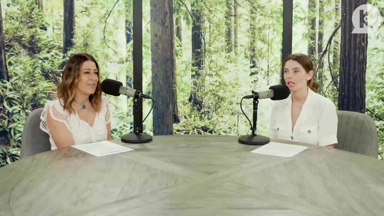 Ashley-Greene-dot-nl_TheTwilightEffect-Aflevering7NewMoonRewatchPart1of3-0828.jpg