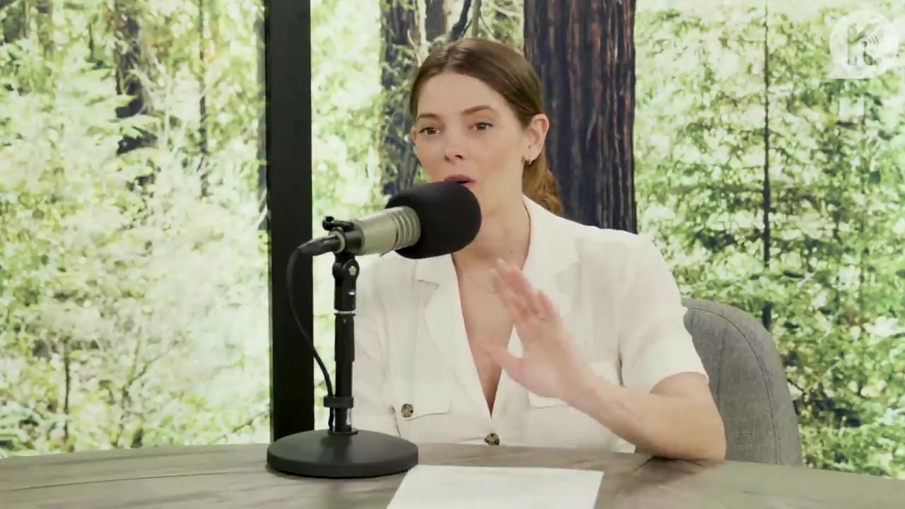 Ashley-Greene-dot-nl_TheTwilightEffect-Aflevering7NewMoonRewatchPart1of3-0853.jpg