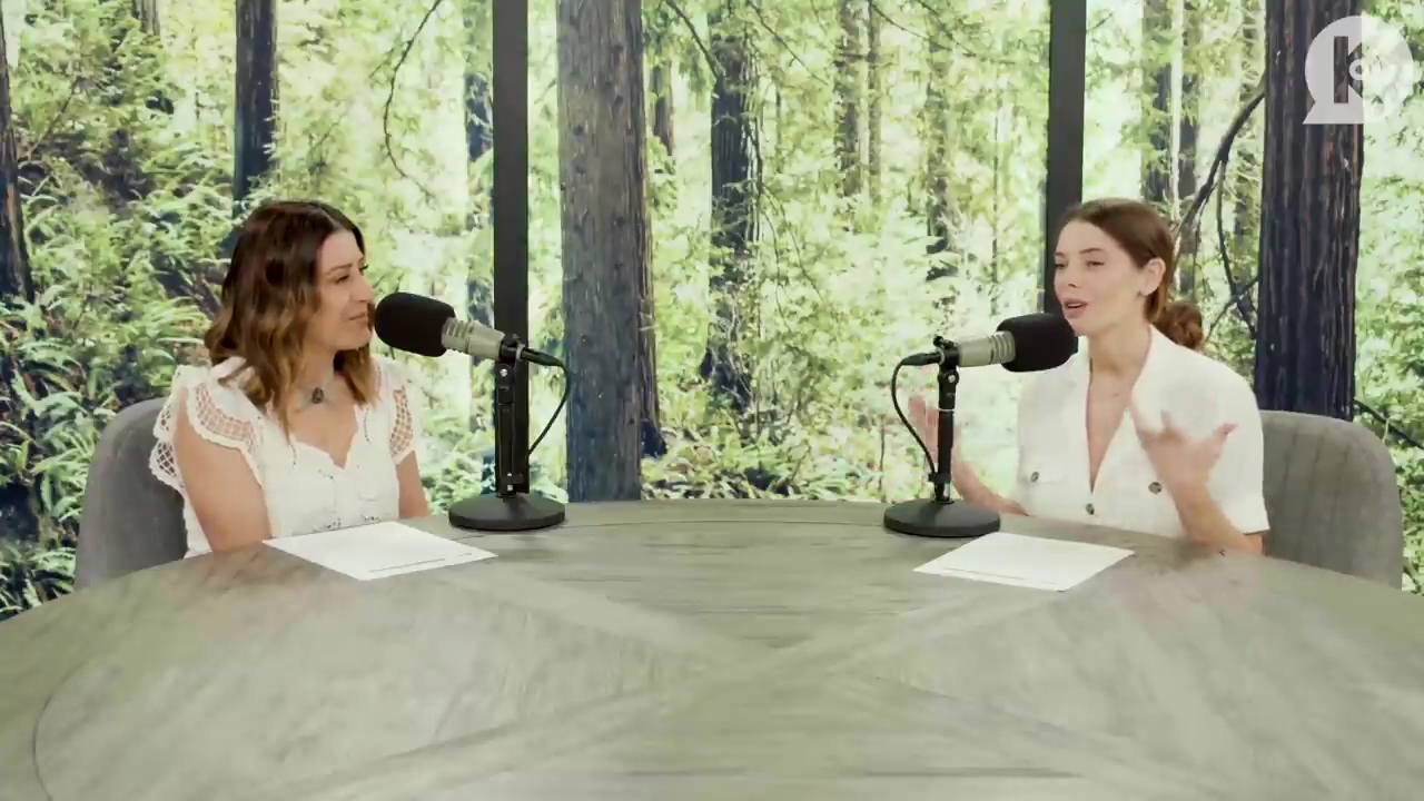 Ashley-Greene-dot-nl_TheTwilightEffect-Aflevering7NewMoonRewatchPart1of3-0927.jpg