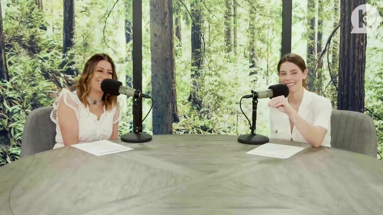 Ashley-Greene-dot-nl_TheTwilightEffect-Aflevering7NewMoonRewatchPart1of3-0941.jpg