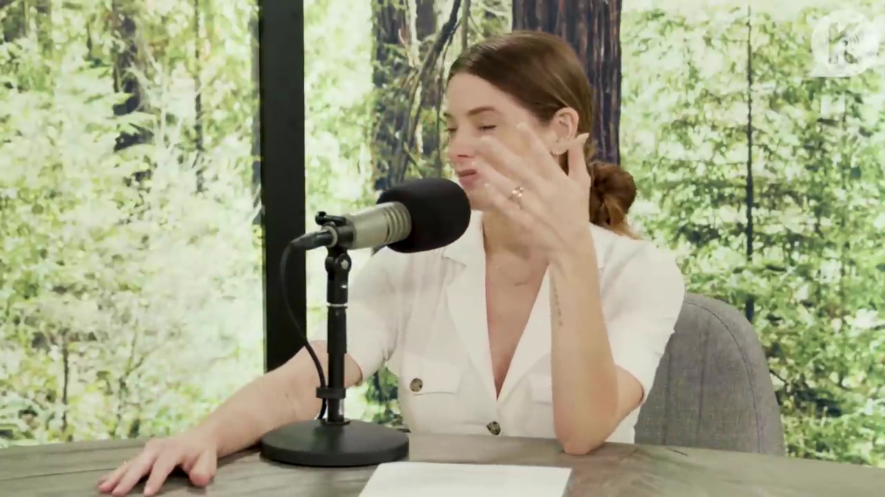 Ashley-Greene-dot-nl_TheTwilightEffect-Aflevering7NewMoonRewatchPart1of3-1102.jpg Ashley-Greene-dot-nl_TheTwilightEffect-Aflevering7NewMoonRewatchPart1of3-1102.jpg