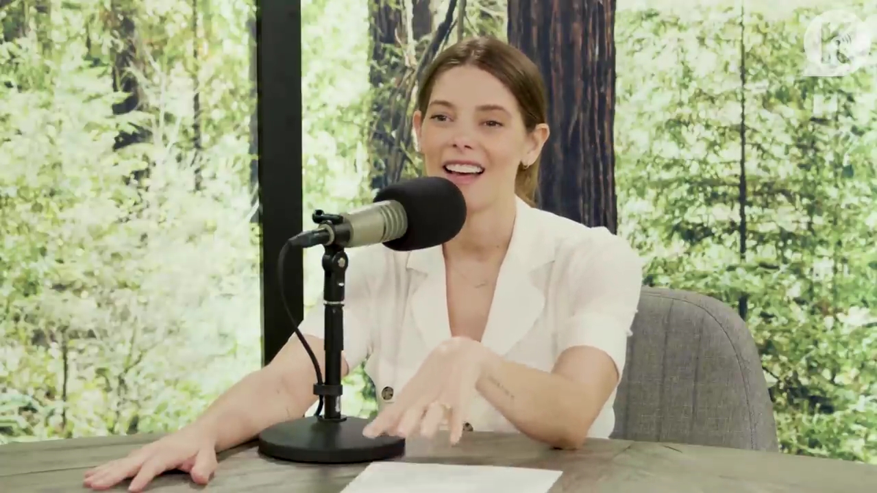 Ashley-Greene-dot-nl_TheTwilightEffect-Aflevering7NewMoonRewatchPart1of3-1297.jpg