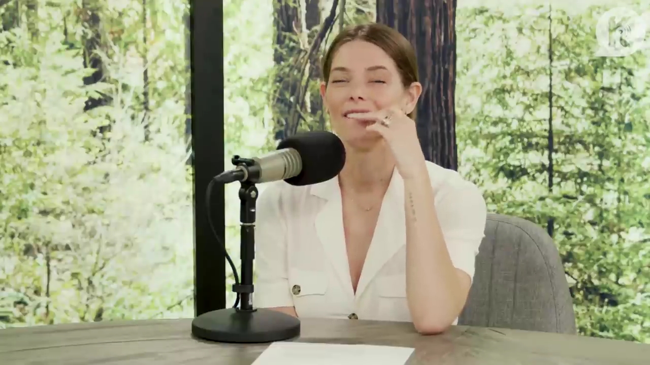 Ashley-Greene-dot-nl_TheTwilightEffect-Aflevering7NewMoonRewatchPart1of3-1402.jpg Ashley-Greene-dot-nl_TheTwilightEffect-Aflevering7NewMoonRewatchPart1of3-1402.jpg